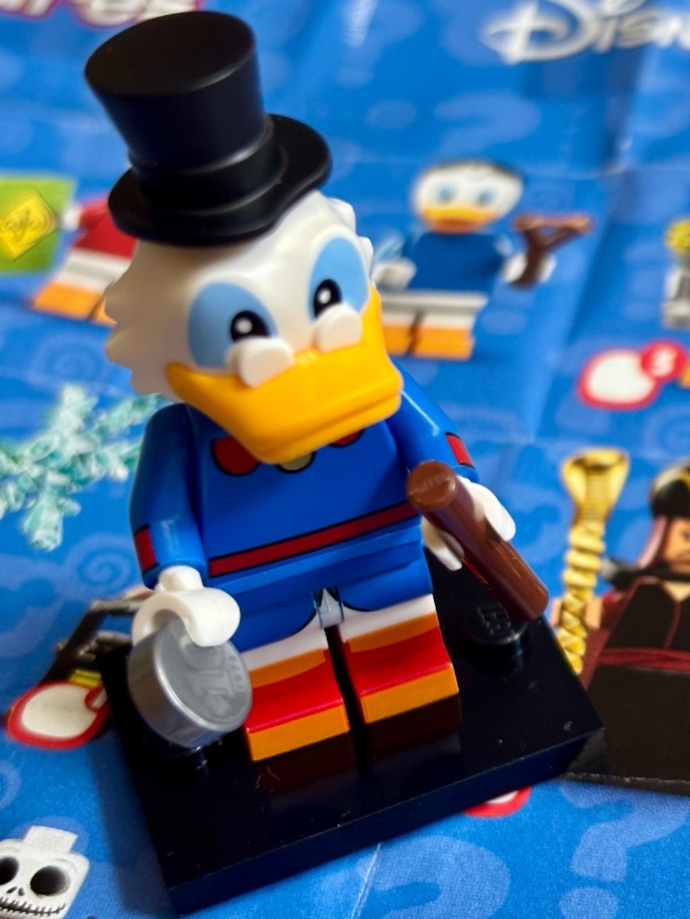 LEGO Disney Series 2 "Scrooge McDuck" coldis2-6 with stand, pamphlet & accessori